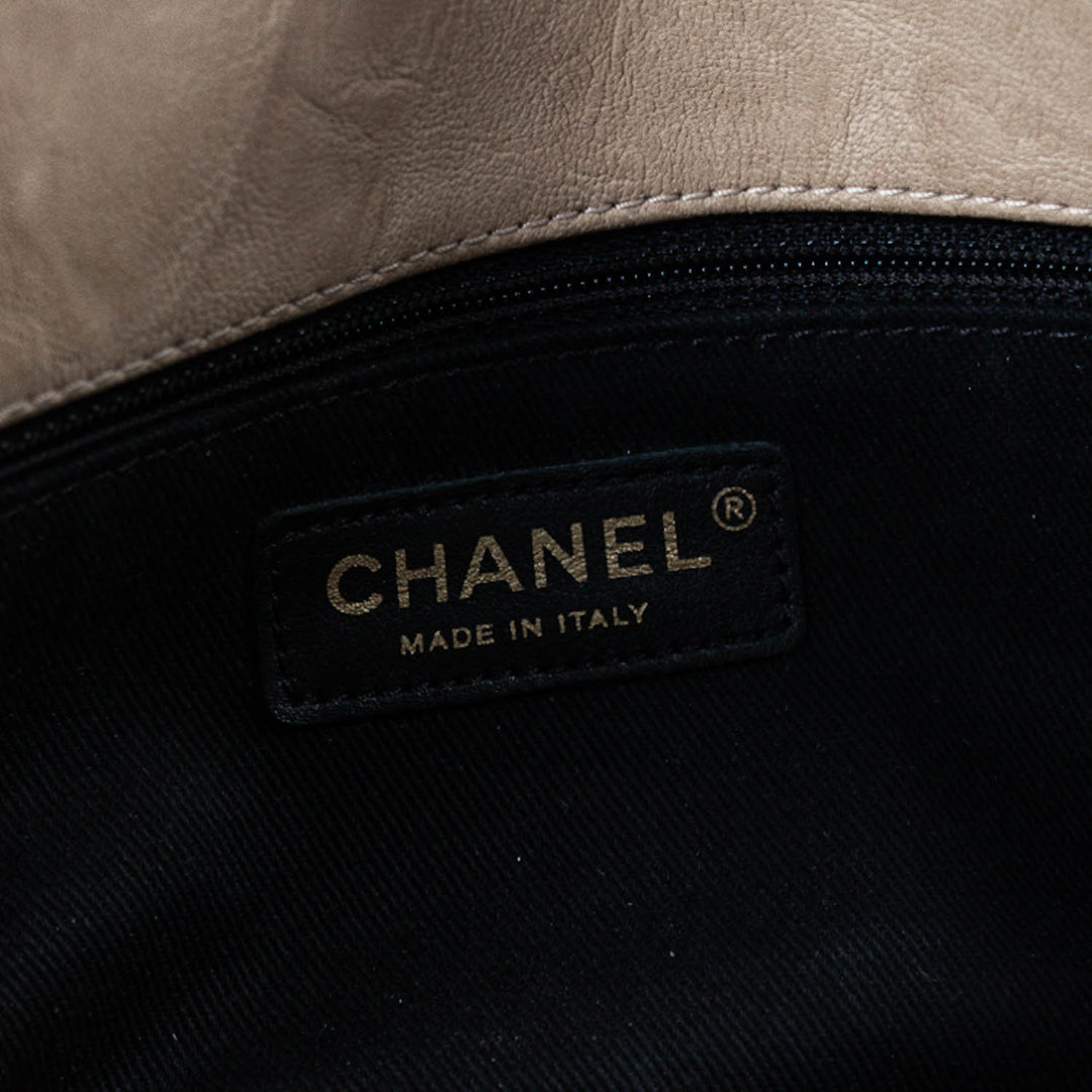 Chanel Medium Classic Chevron Flap Bag Bags Chanel - Shop authentic new pre-owned designer brands online at Re-Vogue