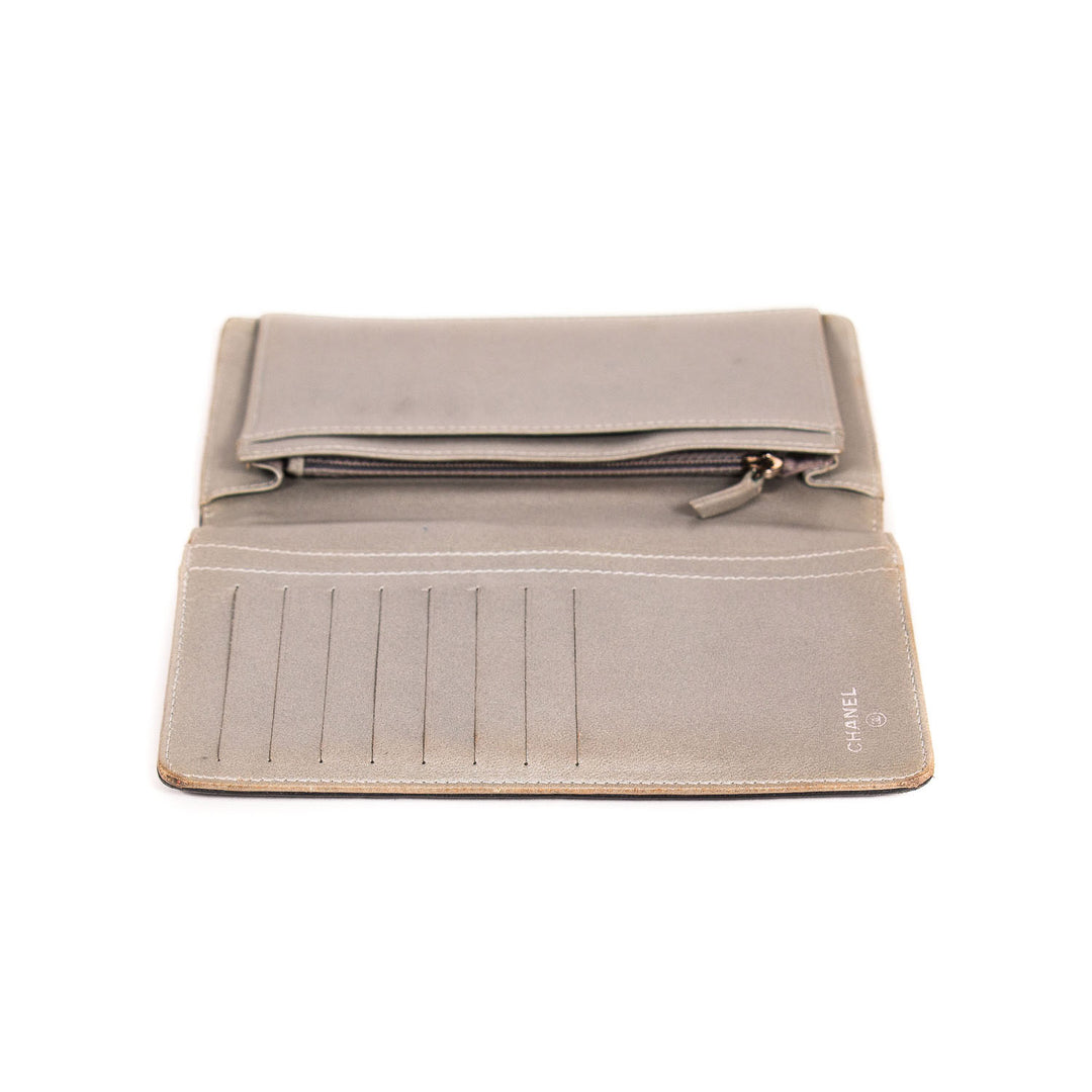 Chanel Camelia Bifold Wallet Accessories Chanel - Shop authentic new pre-owned designer brands online at Re-Vogue