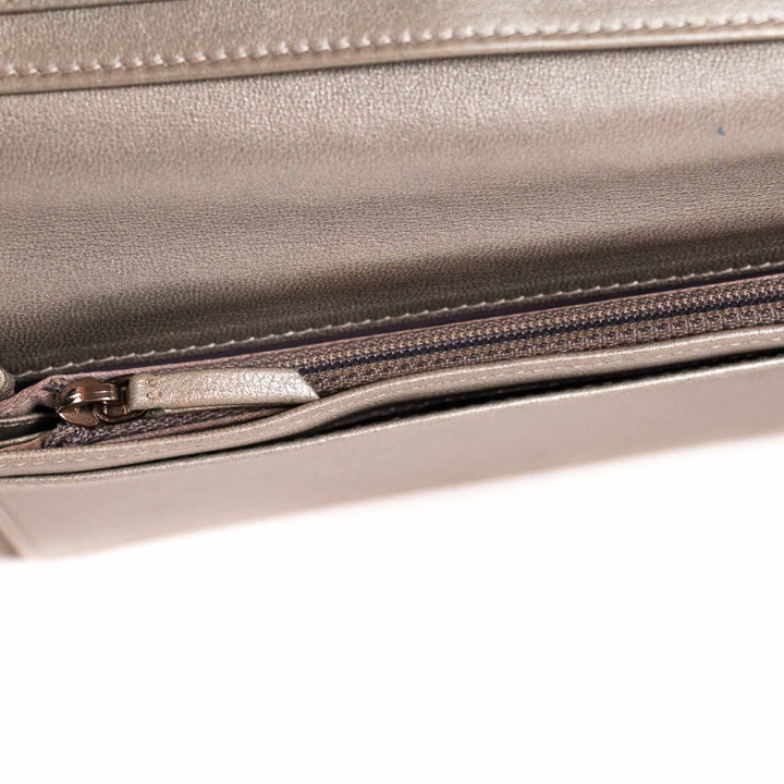 Chanel Camelia Bifold Wallet Accessories Chanel - Shop authentic new pre-owned designer brands online at Re-Vogue