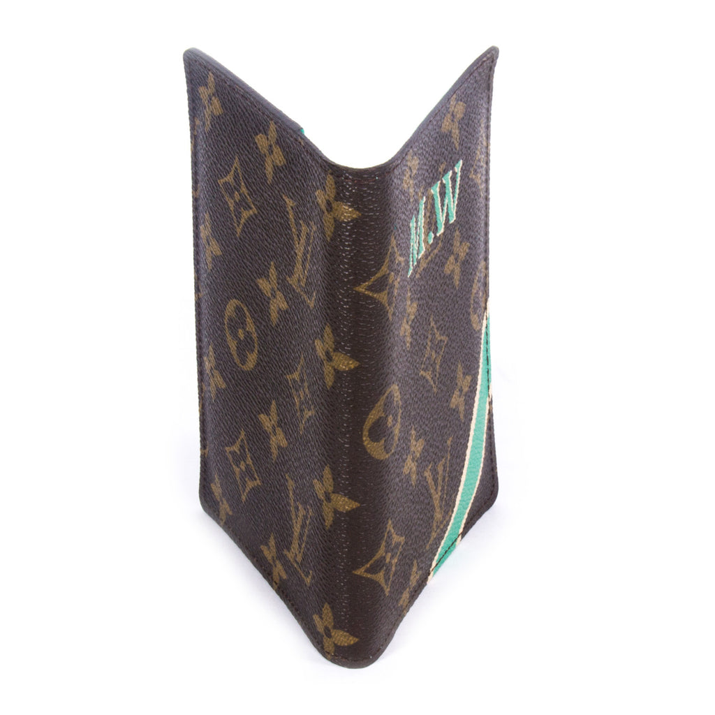 Louis Vuitton Monogram Passport Cover - revogue