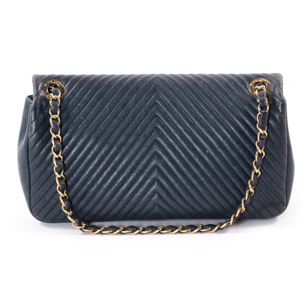 Chanel Medium Chevron Flap Bag Bags Chanel - Shop authentic new pre-owned designer brands online at Re-Vogue