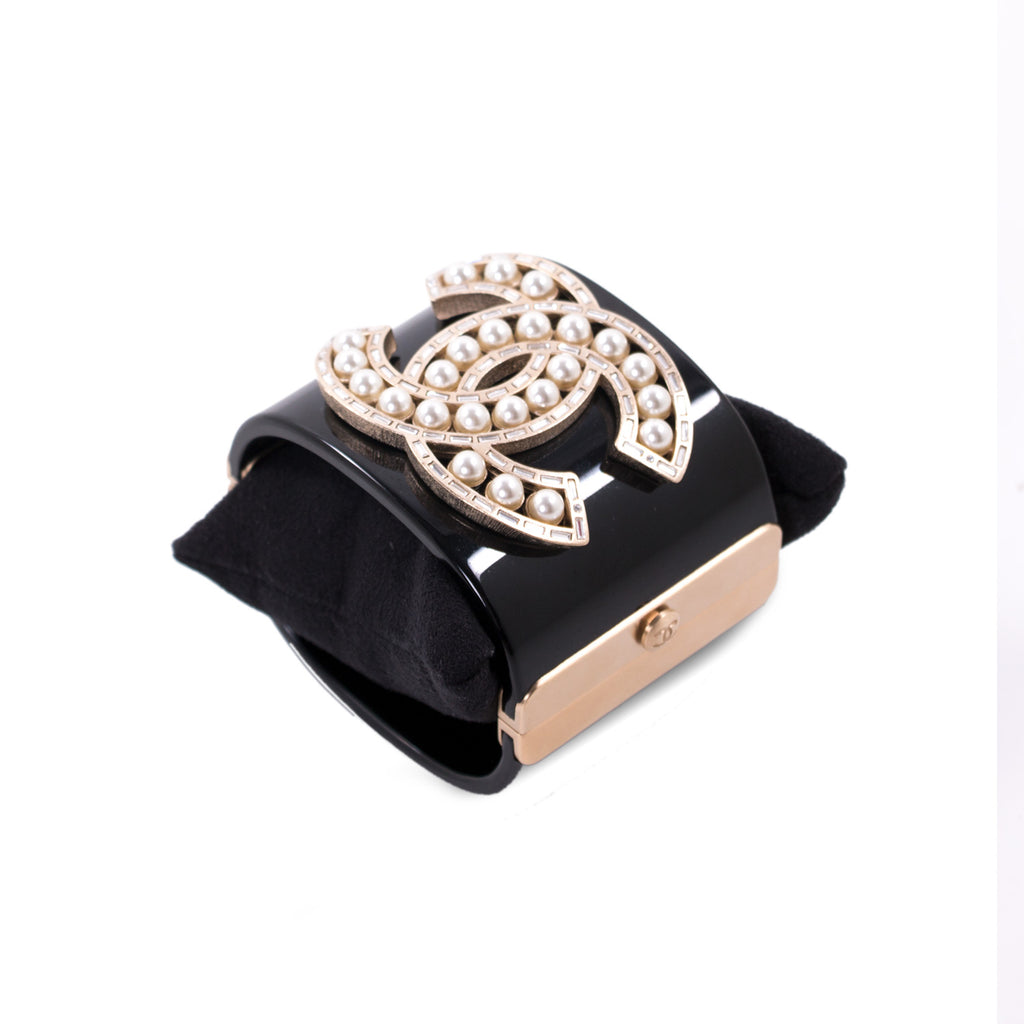 Chanel Pearl and Resin Cuff Accessories Chanel - Shop authentic new pre-owned designer brands online at Re-Vogue