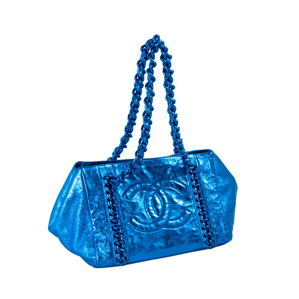 Chanel Modern Chain E/W Tote Bags Chanel - Shop authentic new pre-owned designer brands online at Re-Vogue