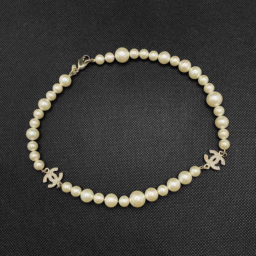 Chanel White Pearl Short Necklace