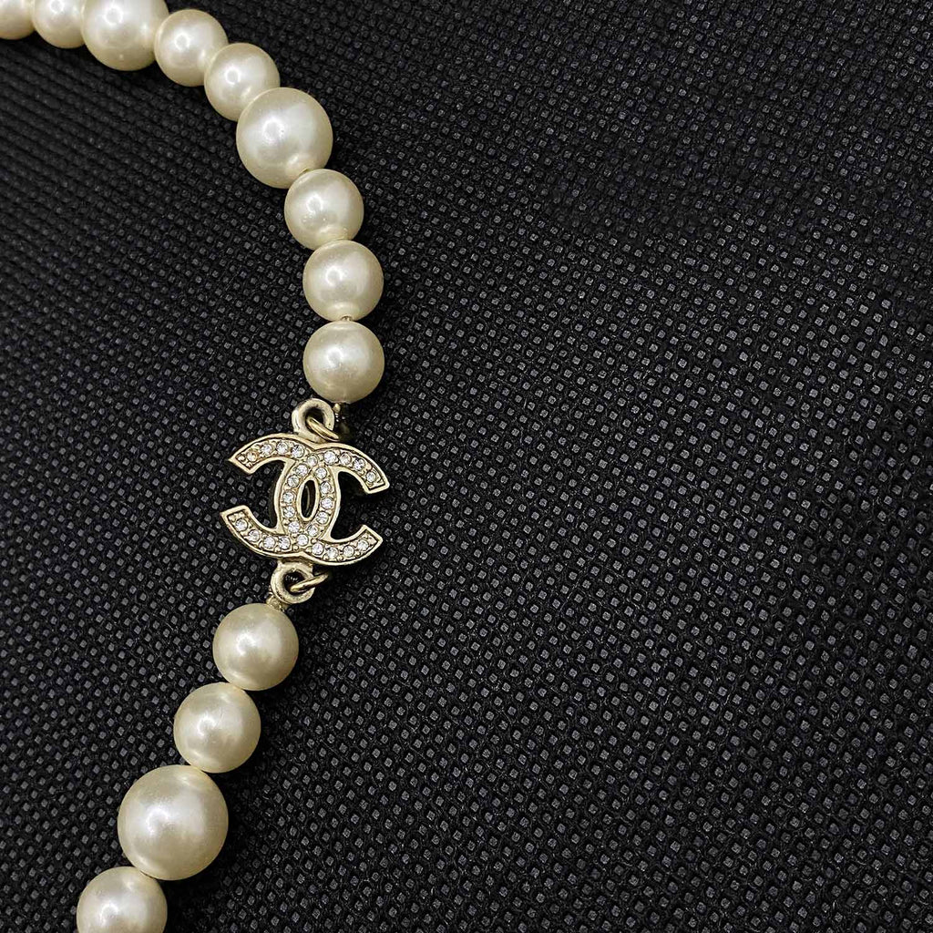 Chanel White Pearl Short Necklace