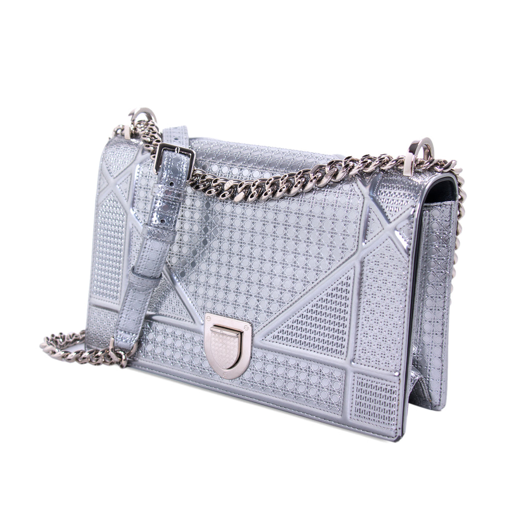 Christian Dior Diorama Medium Shoulder Bag Bags Dior - Shop authentic new pre-owned designer brands online at Re-Vogue