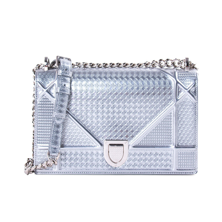 Christian Dior Diorama Medium Shoulder Bag Bags Dior - Shop authentic new pre-owned designer brands online at Re-Vogue