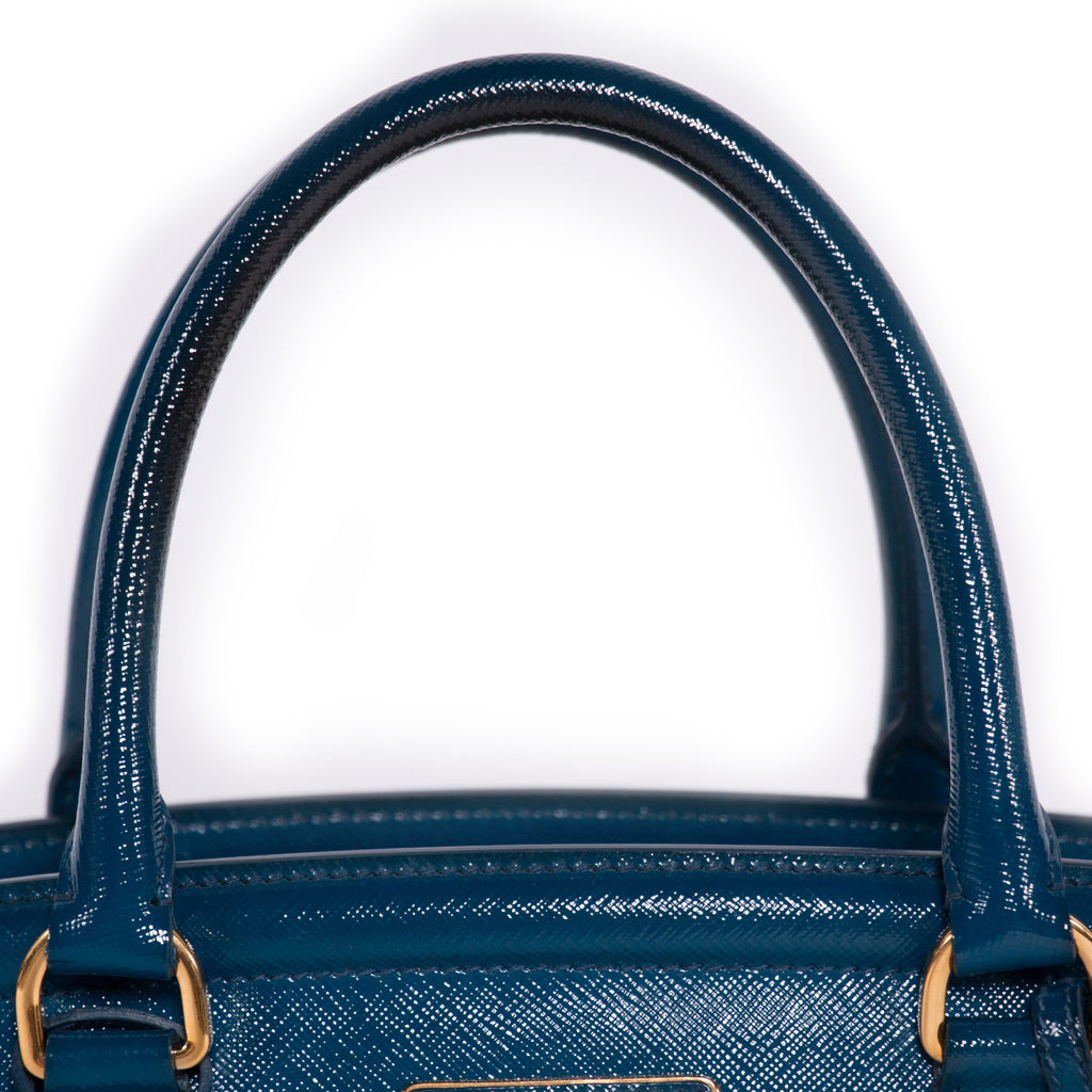 Prada Saffiano Vernice Tote Bags Prada - Shop authentic new pre-owned designer brands online at Re-Vogue