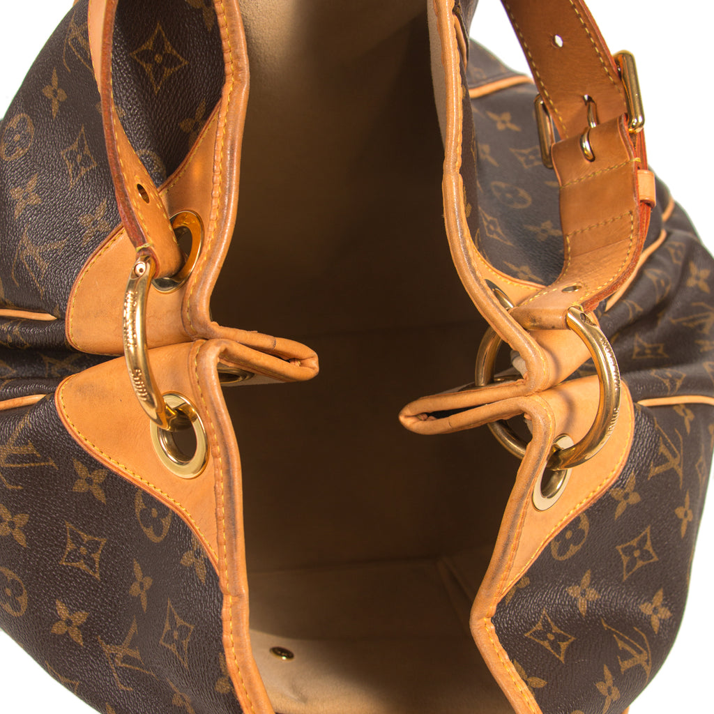 Louis Vuitton Monogram Galleria GM Bags Louis Vuitton - Shop authentic new pre-owned designer brands online at Re-Vogue