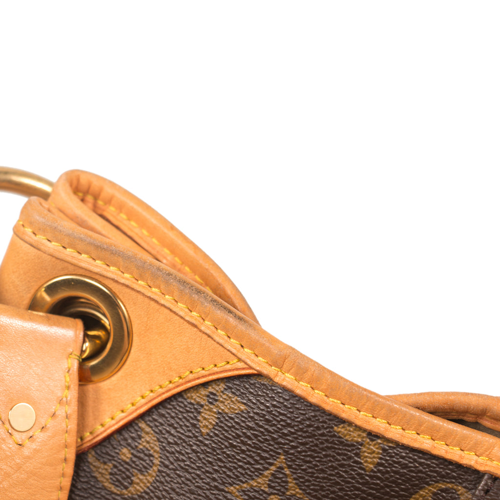 Louis Vuitton Monogram Galleria GM Bags Louis Vuitton - Shop authentic new pre-owned designer brands online at Re-Vogue