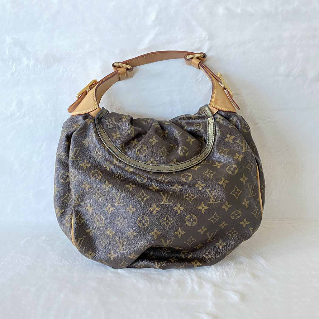 Louis Vuitton Monogram Kalahari GM