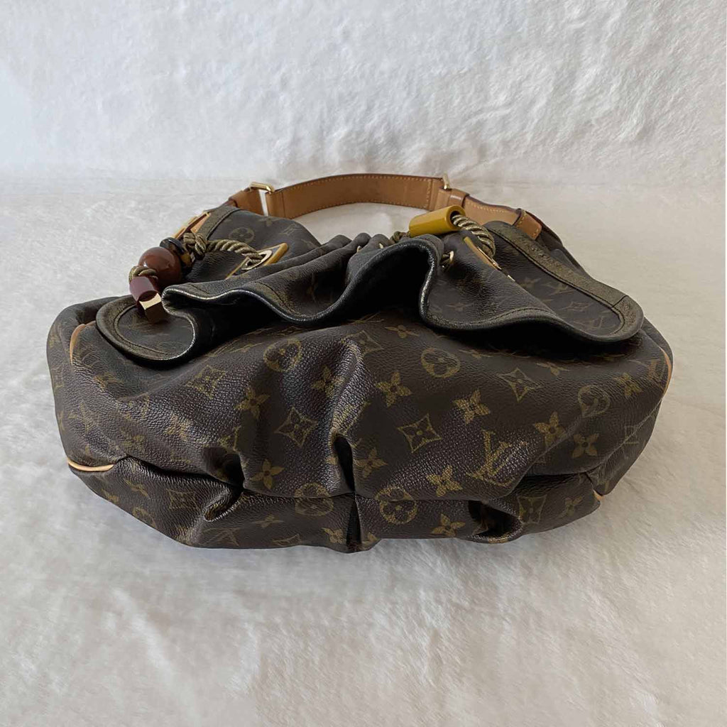 Louis Vuitton Monogram Kalahari GM