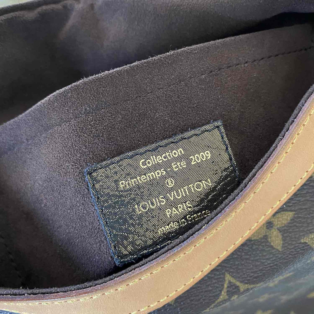 Louis Vuitton Monogram Kalahari GM