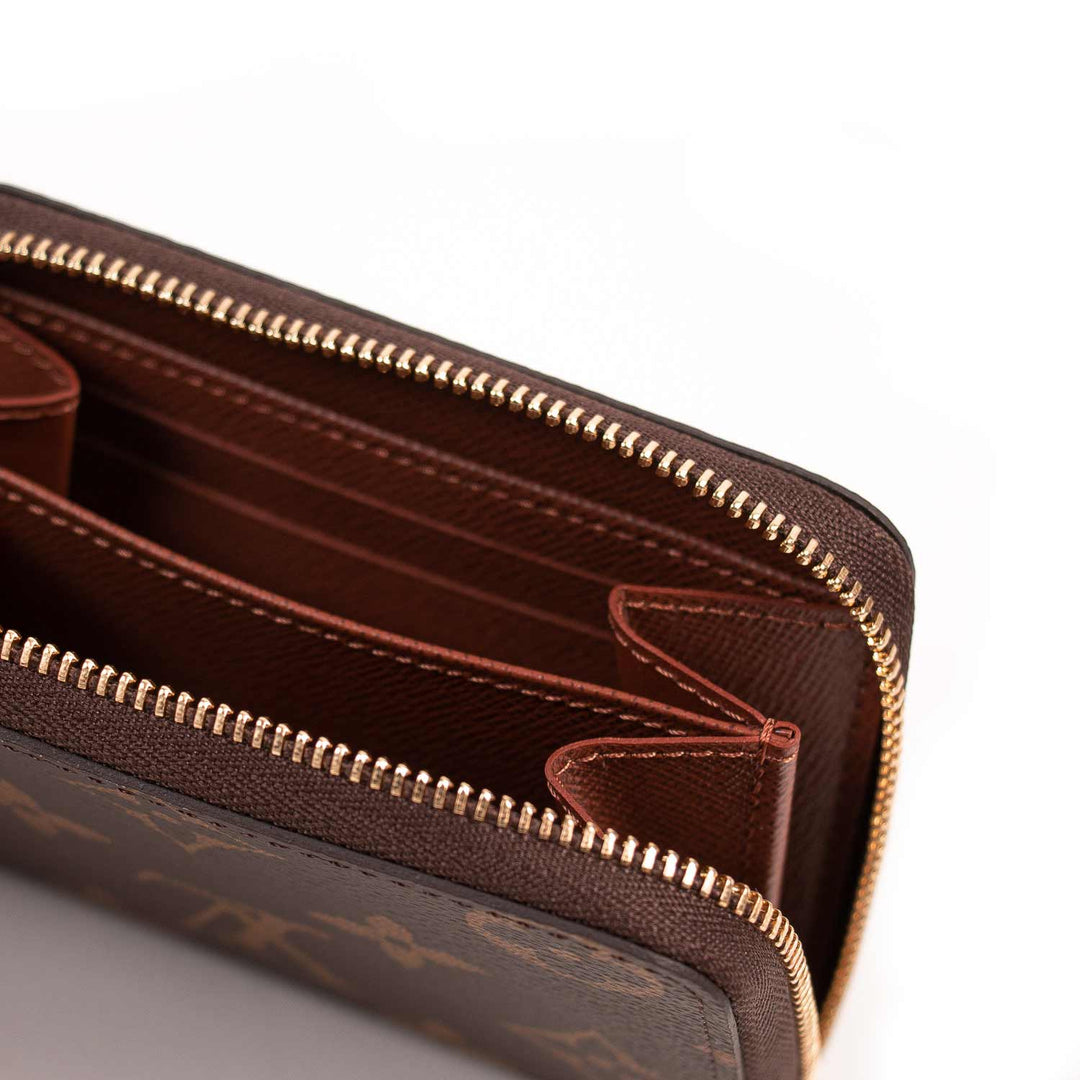 Louis Vuitton Monogram Zippy Coin Purse Accessories Louis Vuitton - Shop authentic new pre-owned designer brands online at Re-Vogue