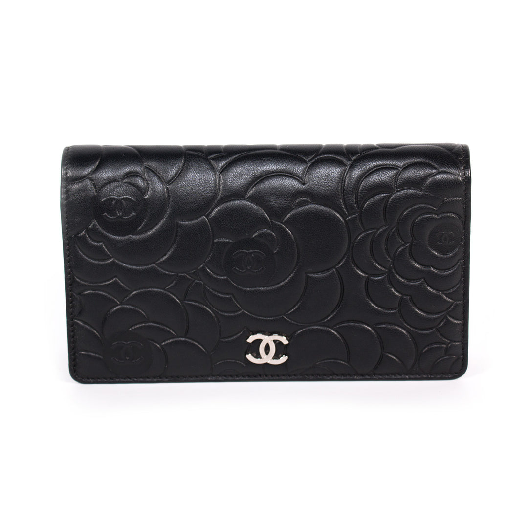 Chanel Camelia Bifold Wallet Accessories Chanel - Shop authentic new pre-owned designer brands online at Re-Vogue