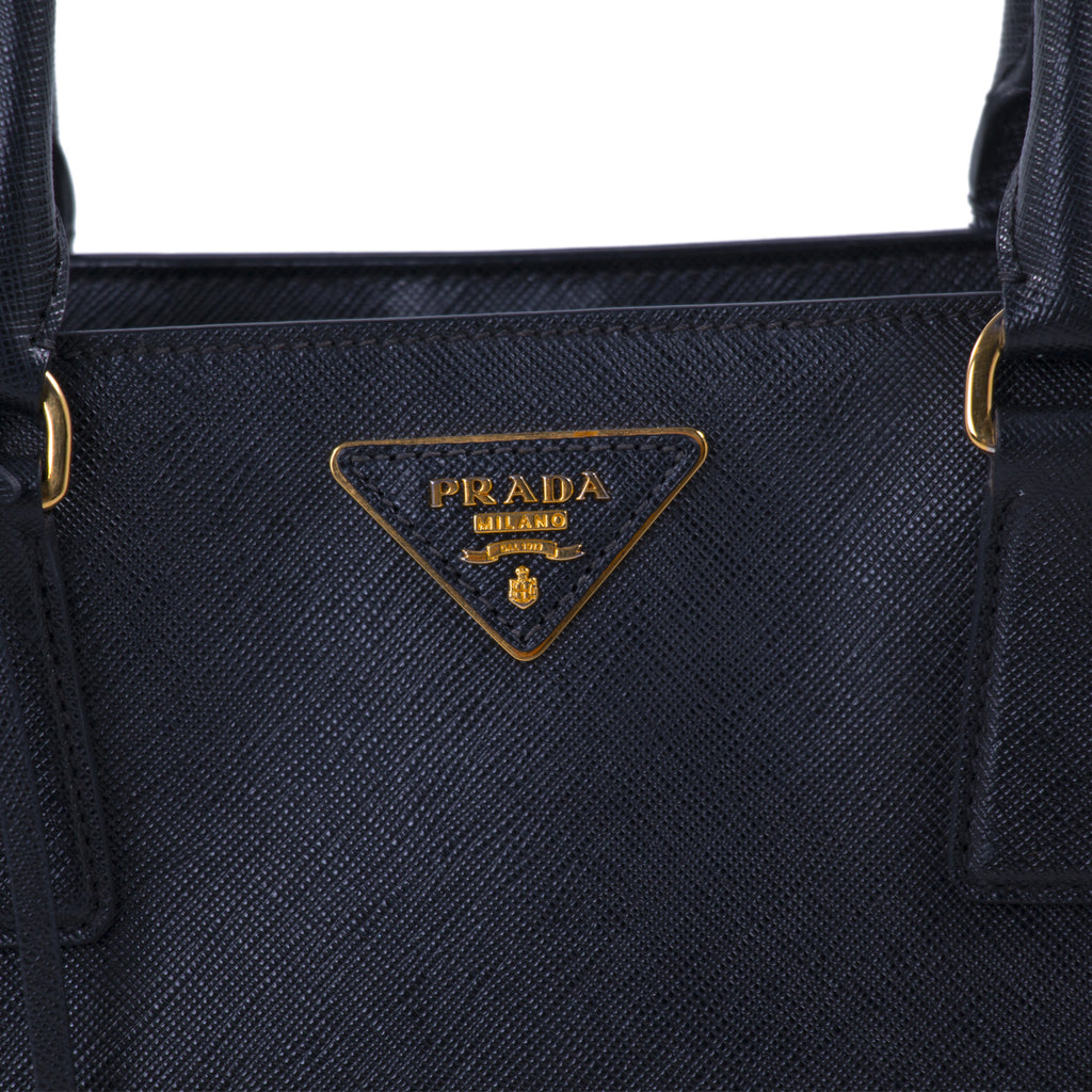 Prada Medium Saffiano Lux Tote Bags Prada - Shop authentic new pre-owned designer brands online at Re-Vogue