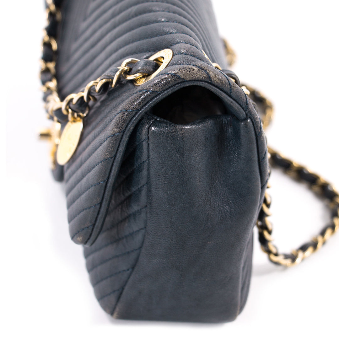 Chanel Medium Chevron Flap Bag Bags Chanel - Shop authentic new pre-owned designer brands online at Re-Vogue